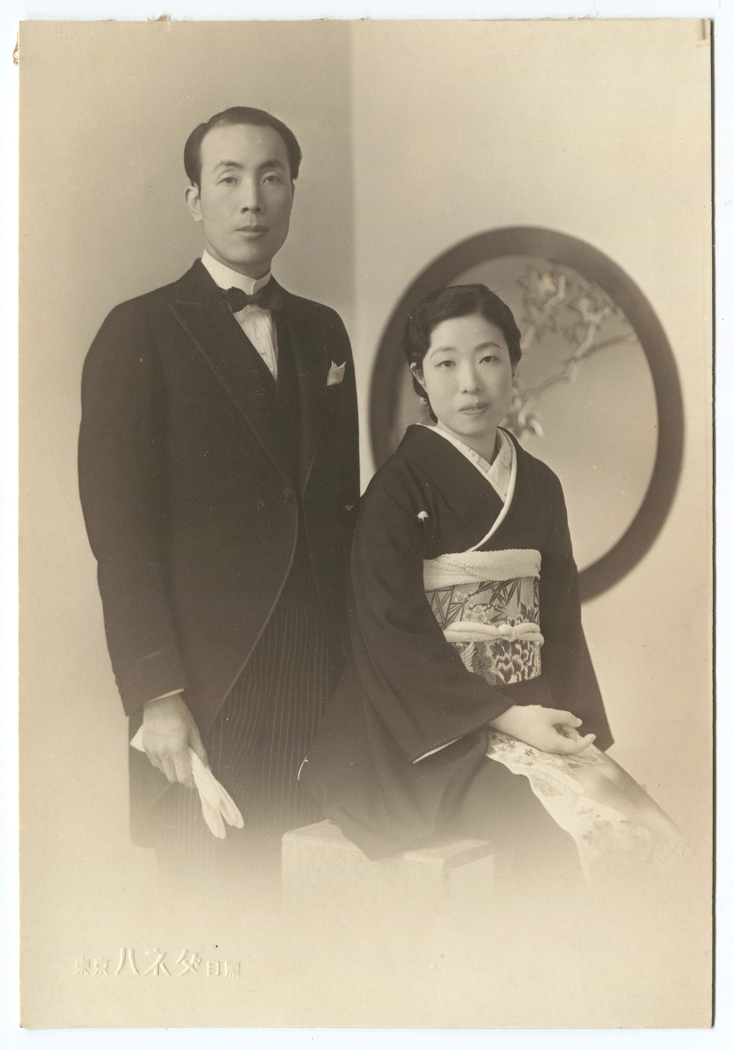 1931年 何德來夫婦新婚照，攝於東京照相館

藝術家家屬收藏